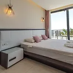 Akbel 4 Bedroom - 8394 *