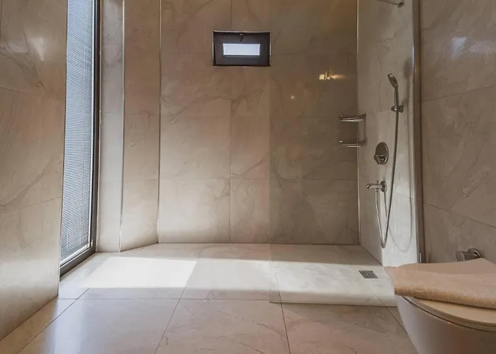 Akbel 4 Bedroom - 8394 Villa